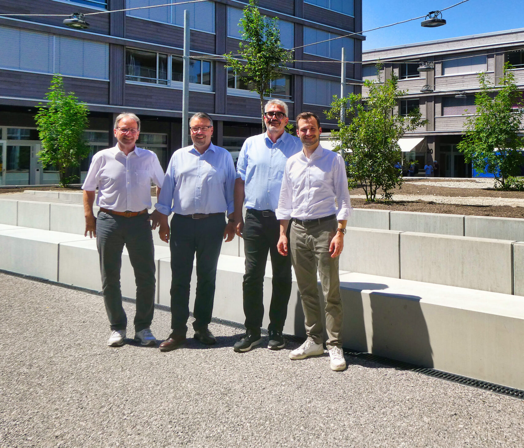 Im Bild (v. l.): Peter Flück, Präsident des Stiftungsrats, Daniel Zwygart, Leiter Vermögensanlagen, Markus Mürner, Leiter Asset Management Immobilien, und Dominik Eugster, Leiter Portfolio Management Immobilien.